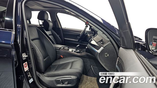 BMW 5 серии 2016 thumb 11