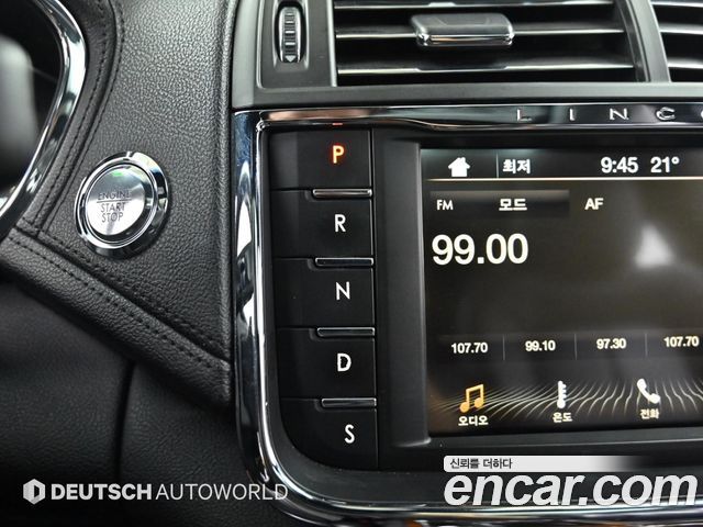 Lincoln Continental 2016 thumb 10