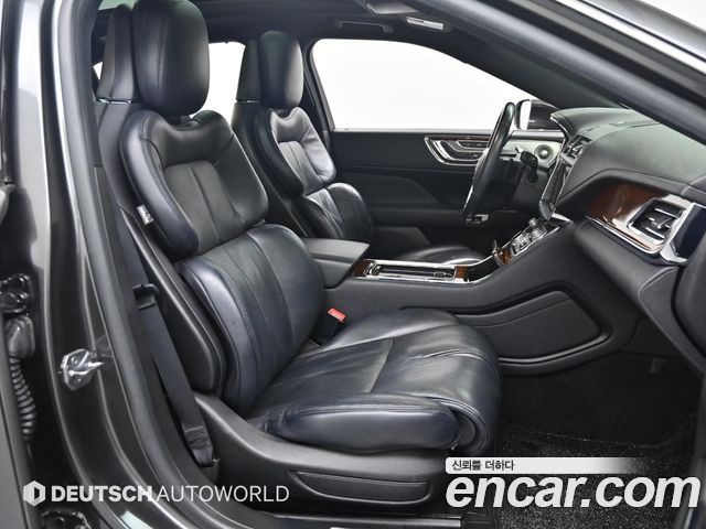 Lincoln Continental 2016 thumb 11