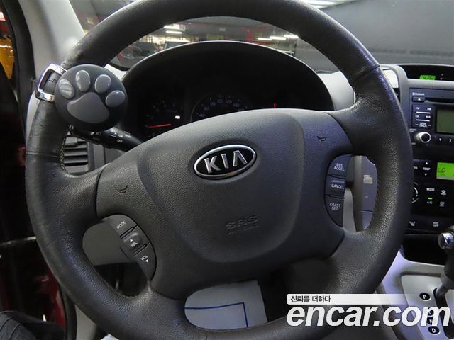 Kia Carnival 2011 thumb 9