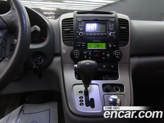 Kia Carnival 2011 thumb 11