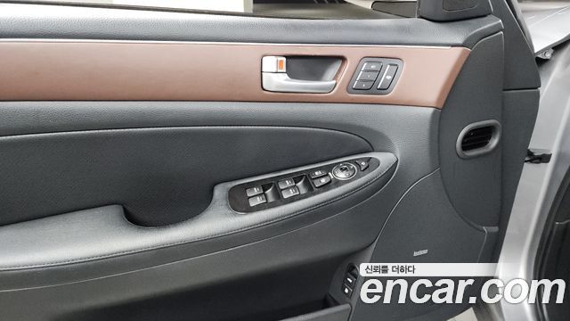 Hyundai Genesis 2012 thumb 12