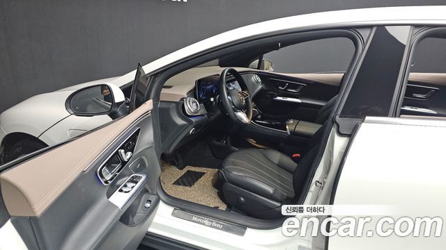 Mercedes-Benz EQE 2023 thumb 11
