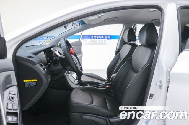 Hyundai Avante 2015 thumb 8