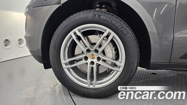 Porsche Macan 2014 thumb 6