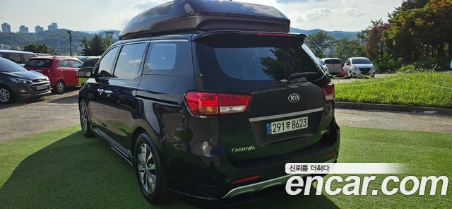 Kia Carnival 2018 thumb 5