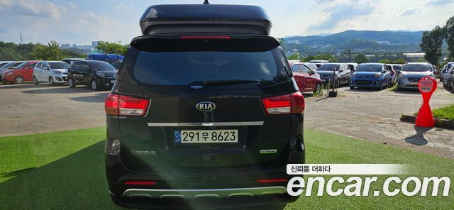 Kia Carnival 2018 thumb 6