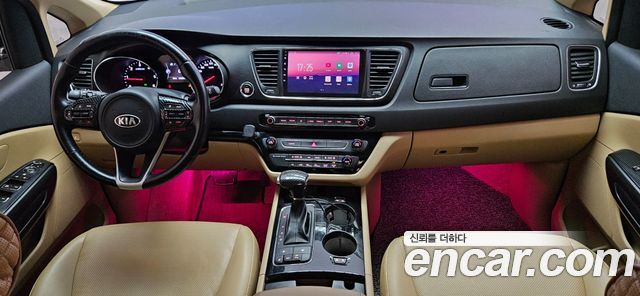 Kia Carnival 2018 thumb 11