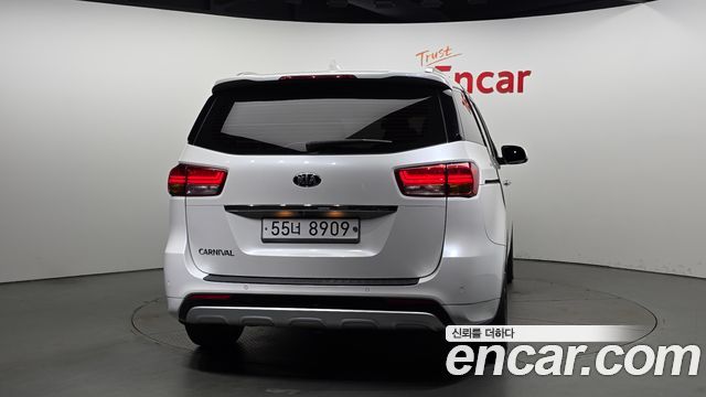 Kia Carnival 2016 thumb 5