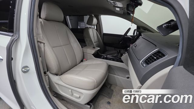Kia Carnival 2016 thumb 11