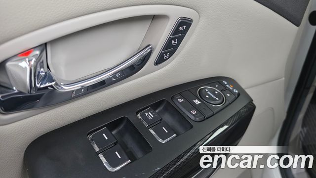Kia Carnival 2016 thumb 12