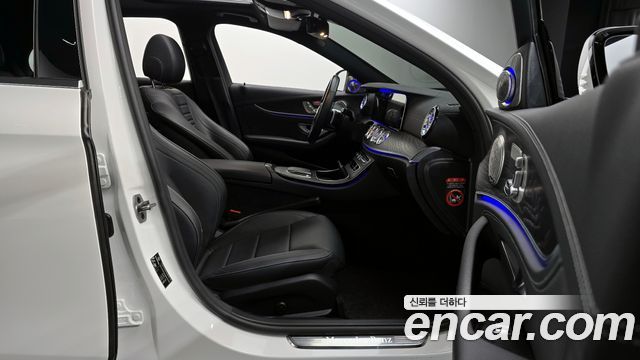 Mercedes-Benz E-Class 2020 thumb 11