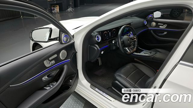 Mercedes-Benz E-Class 2020 thumb 12