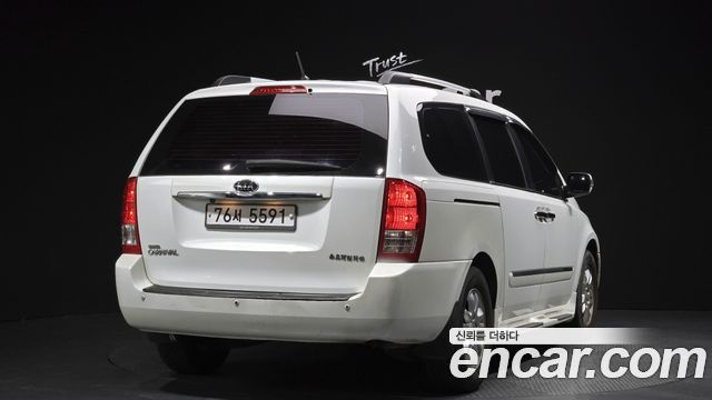 Kia Carnival 2011 thumb 3