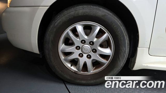 Kia Carnival 2011 thumb 6