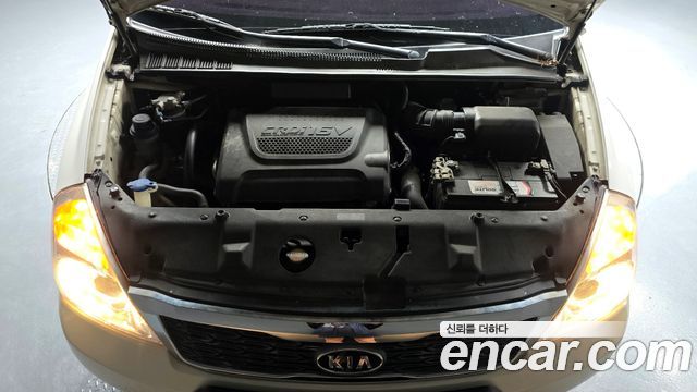 Kia Carnival 2011 thumb 7