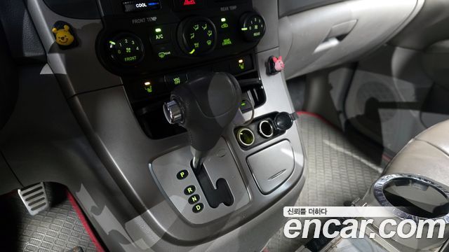 Kia Carnival 2011 thumb 10