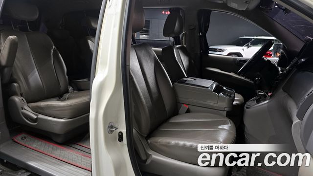 Kia Carnival 2011 thumb 11