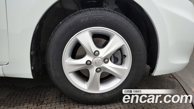 Hyundai Accent 2012 thumb 6