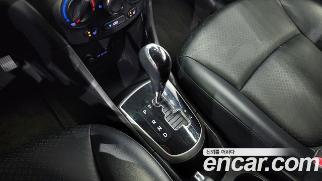 Hyundai Accent 2012 thumb 10