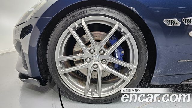 Maserati GranTurismo 2018 thumb 5