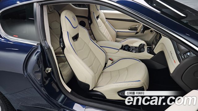 Maserati GranTurismo 2018 thumb 10