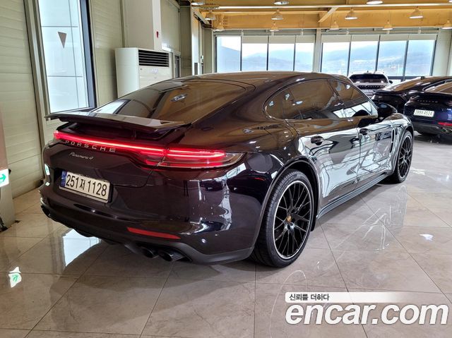 Porsche Panamera 2022 thumb 3