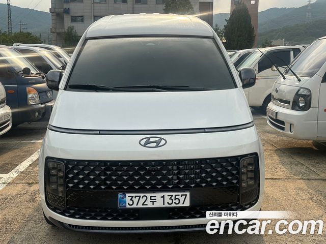 Hyundai Staria 2023 thumb 3