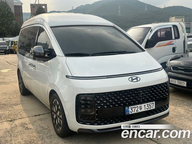 Hyundai Staria 2023 thumb 4