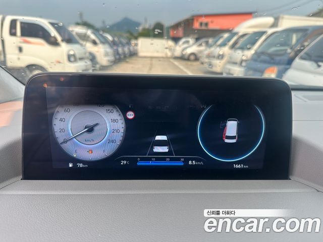 Hyundai Staria 2023 thumb 9