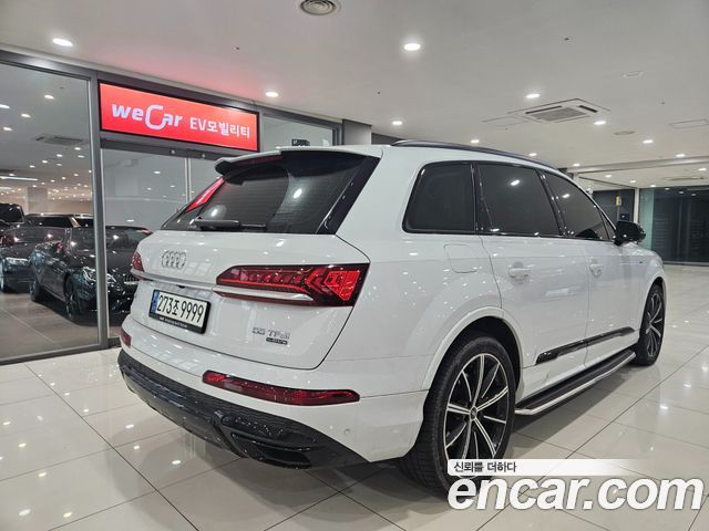 Audi Q7 2021 thumb 3