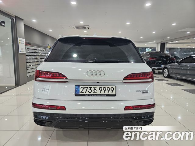 Audi Q7 2021 thumb 5