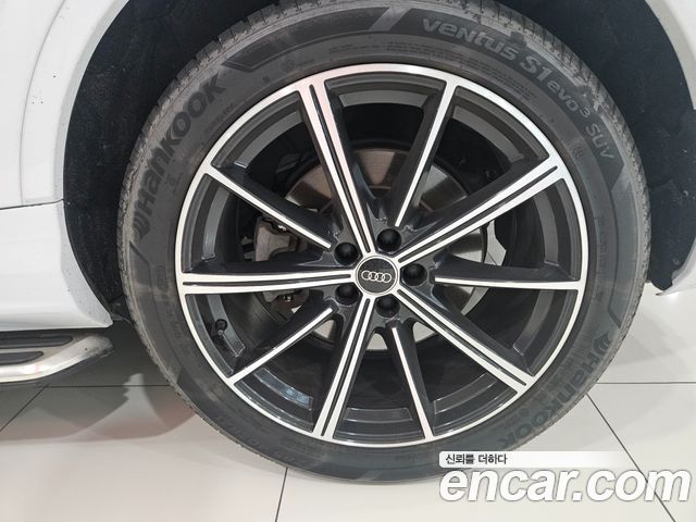 Audi Q7 2021 thumb 6