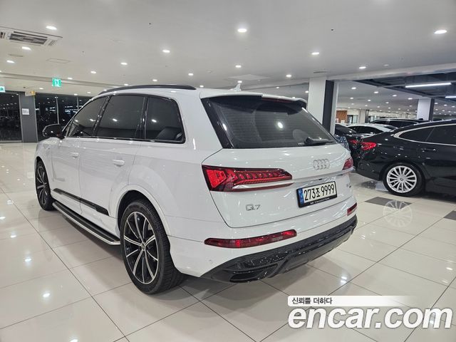 Audi Q7 2021 thumb 10