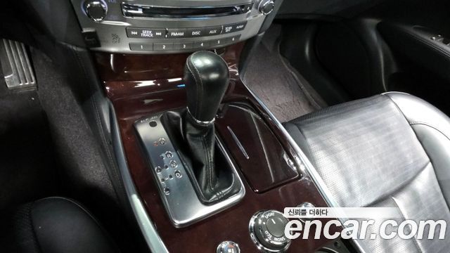 Infiniti M 2011 thumb 10