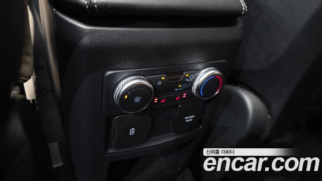 Ford Explorer 2020 thumb 12