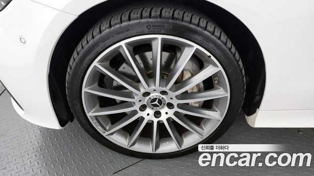 Mercedes-Benz E-Class 2023 thumb 6