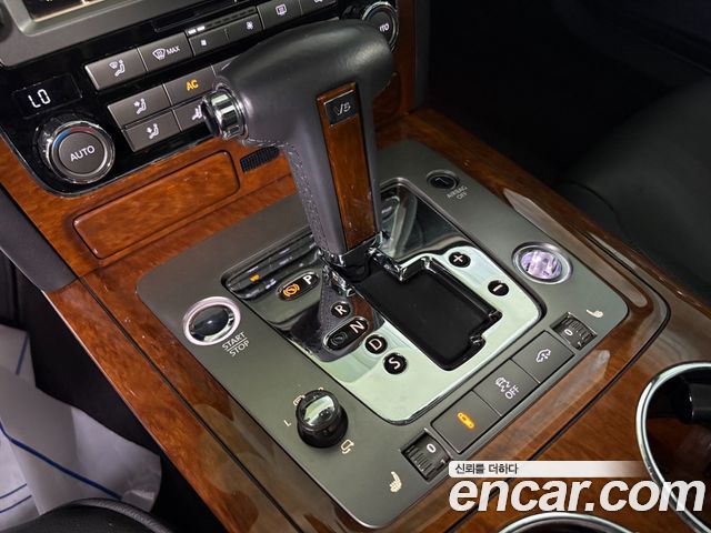 Volkswagen Phaeton 2012 thumb 10