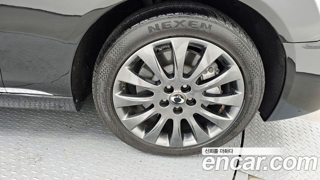 SsangYong Chairman 2013 thumb 6