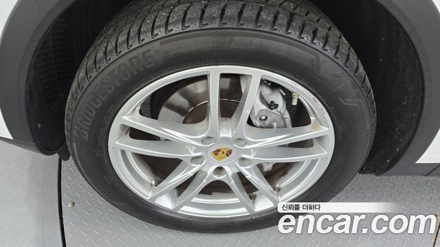Porsche Cayenne 2019 thumb 5