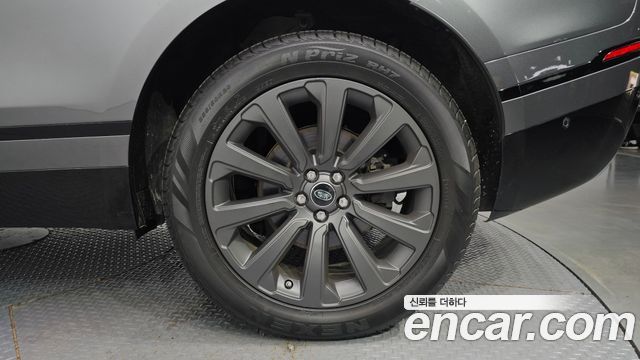 Land Rover Range Rover Velar 2017 thumb 6