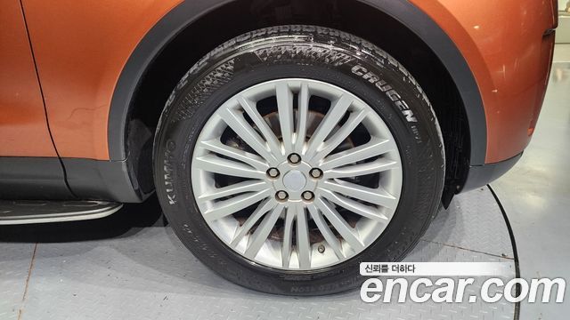 Land Rover Discovery 2018 thumb 6