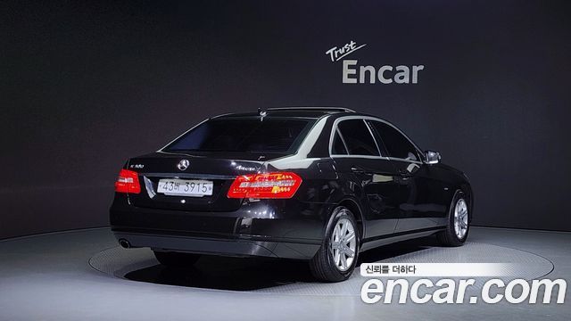 Mercedes-Benz E-Class 2012 thumb 3
