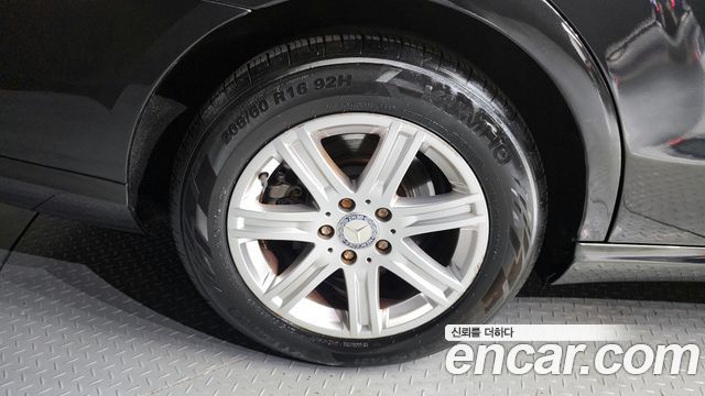 Mercedes-Benz E-Class 2012 thumb 6