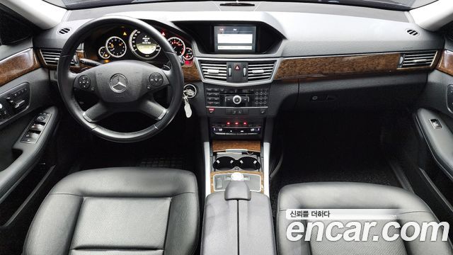 Mercedes-Benz E-Class 2012 thumb 8