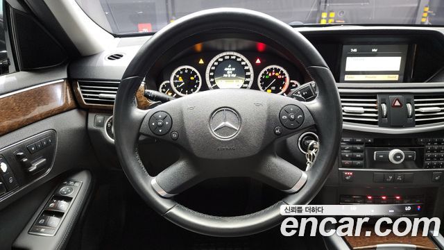Mercedes-Benz E-Class 2012 thumb 11