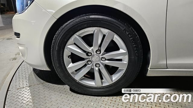 Peugeot 308 2014 thumb 5