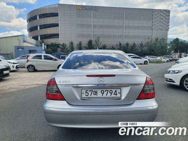 Mercedes-Benz E-Class 2009 thumb 7