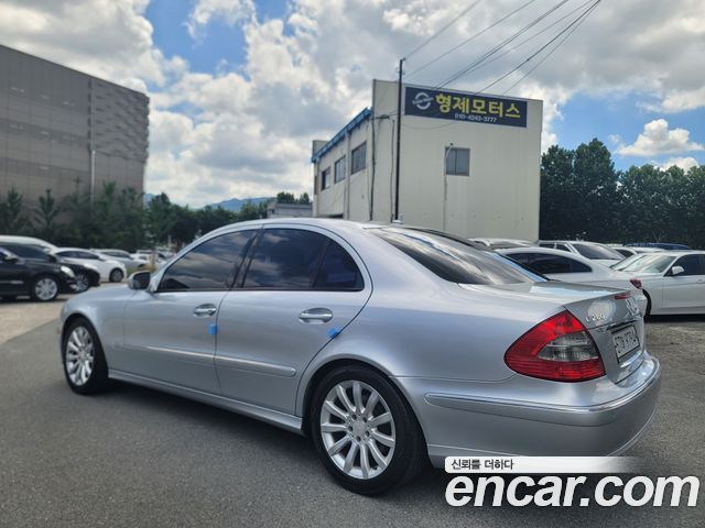 Mercedes-Benz E-Class 2009 thumb 8