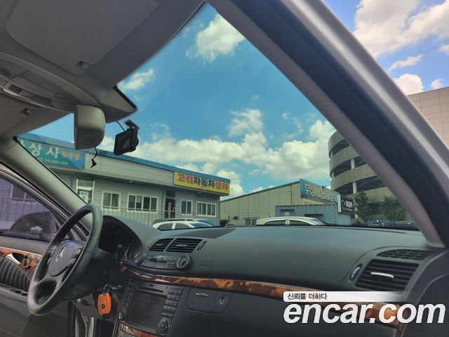 Mercedes-Benz E-Class 2009 thumb 11